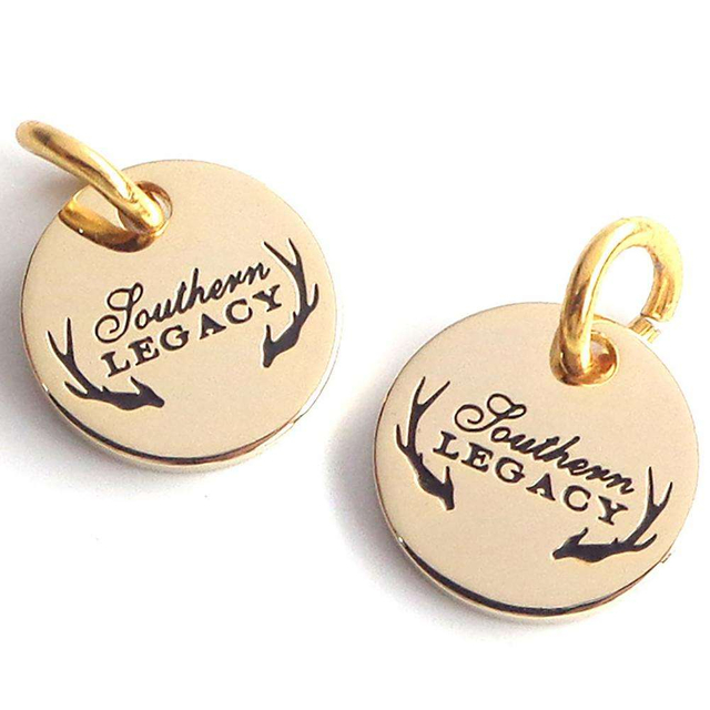 Étiquette de nom de marque de vêtements en métal rond gravé en laiton de conception gratuite étiquettes d'étiquette en émail de Logo personnalisé pour les vêtements