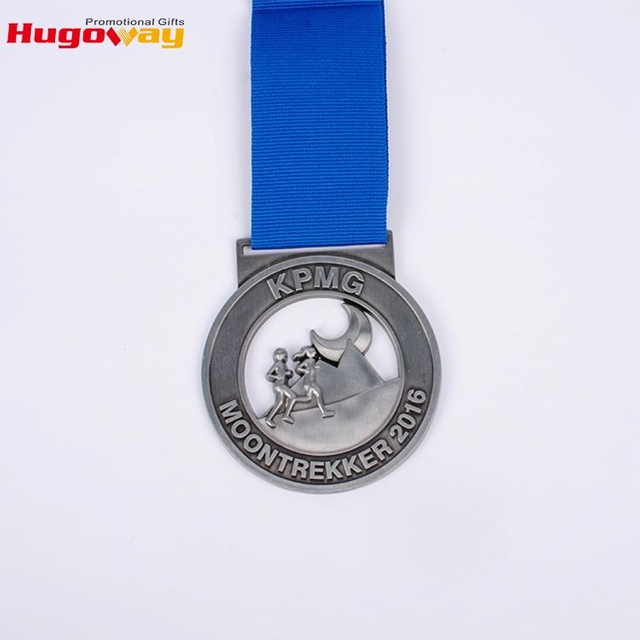 Moule de bain en or personnalisé ruban moiré médaille combinée or échantillon de football médaille commerciale Zhongshan Xiaolan