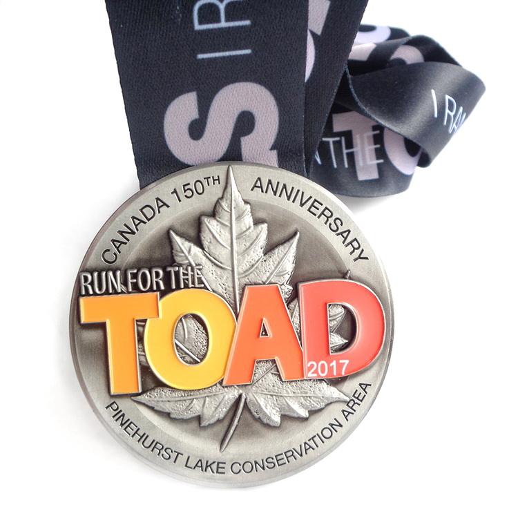 Médaille de sport de marathon en argent antique de prix en métal bon marché personnalisé de haute qualité