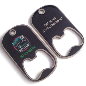 Personnalisez le porte-clés d'ouvre-bouteille d'acier inoxydable d'impression offset d'étiquette de chien de doubles côtés