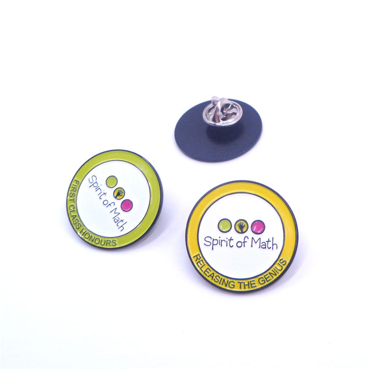 Usine à l'insigne de goupille en métal de bouton fait sur commande avec l'insigne coloré de logo de fleur