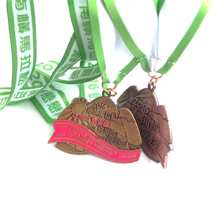 Médaille de récompense de marathon d'or personnalisée Médaille antique en alliage de zinc Sport Médaille de souvenir de course à pied