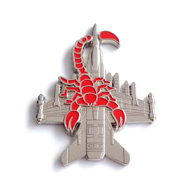 L'émail dur en métal fait sur commande de fabrication d'OEM goupille l'épinglette de revers d'ailes de pilote molles