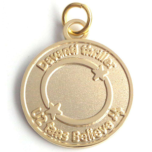 Petite étiquette de bijoux en métal avec étiquette de marque en métal avec logo personnalisé