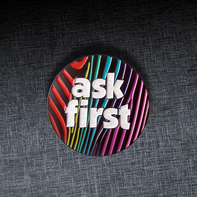 Aucun minimum de cadeaux artisanat fabrication ornements personnalisés Logo métal dur doux épinglette émail