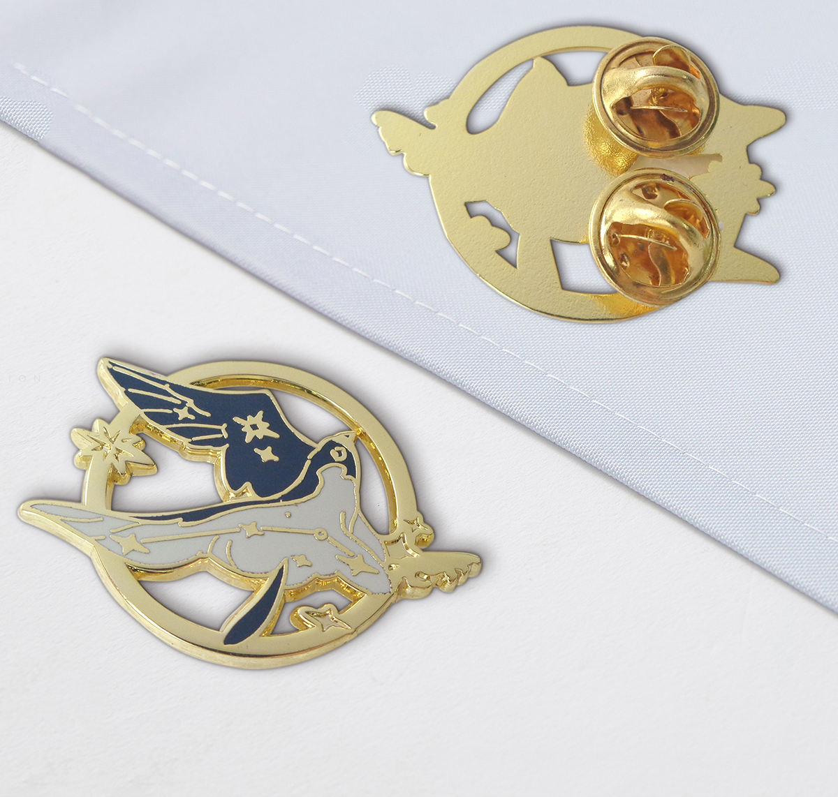 Fabrication d'insignes à épingles en métal OEM Logo de dessin animé personnalisé Fabricant d'étiquettes pour vêtements Épingles à revers en émail dur et doux Anime