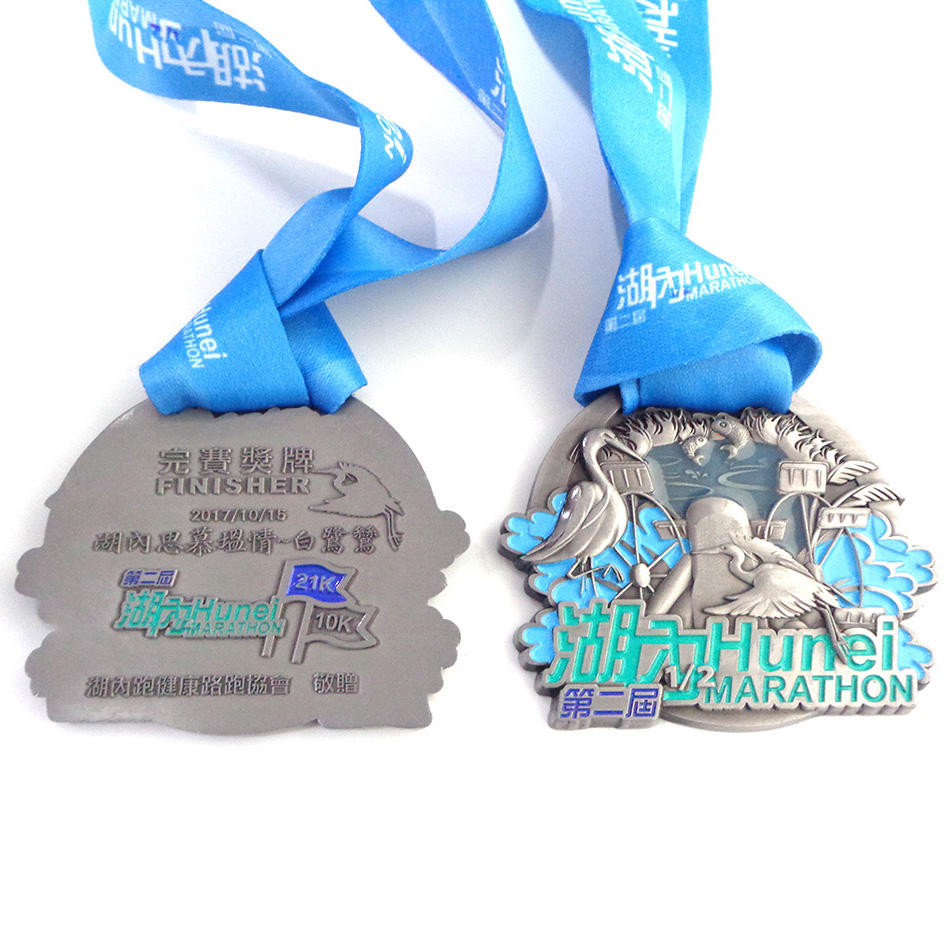 Médaille et trophée de récompense de sport en métal de souvenir plaqué or blanc bon marché en gros