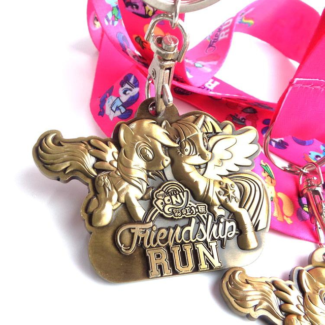 Boîte de velours personnalisée Médailles de 1ère et 2ème place Médaille Rock N Roll Badge imprimé Enfants 2023 Nouvelle médaille d'aviron